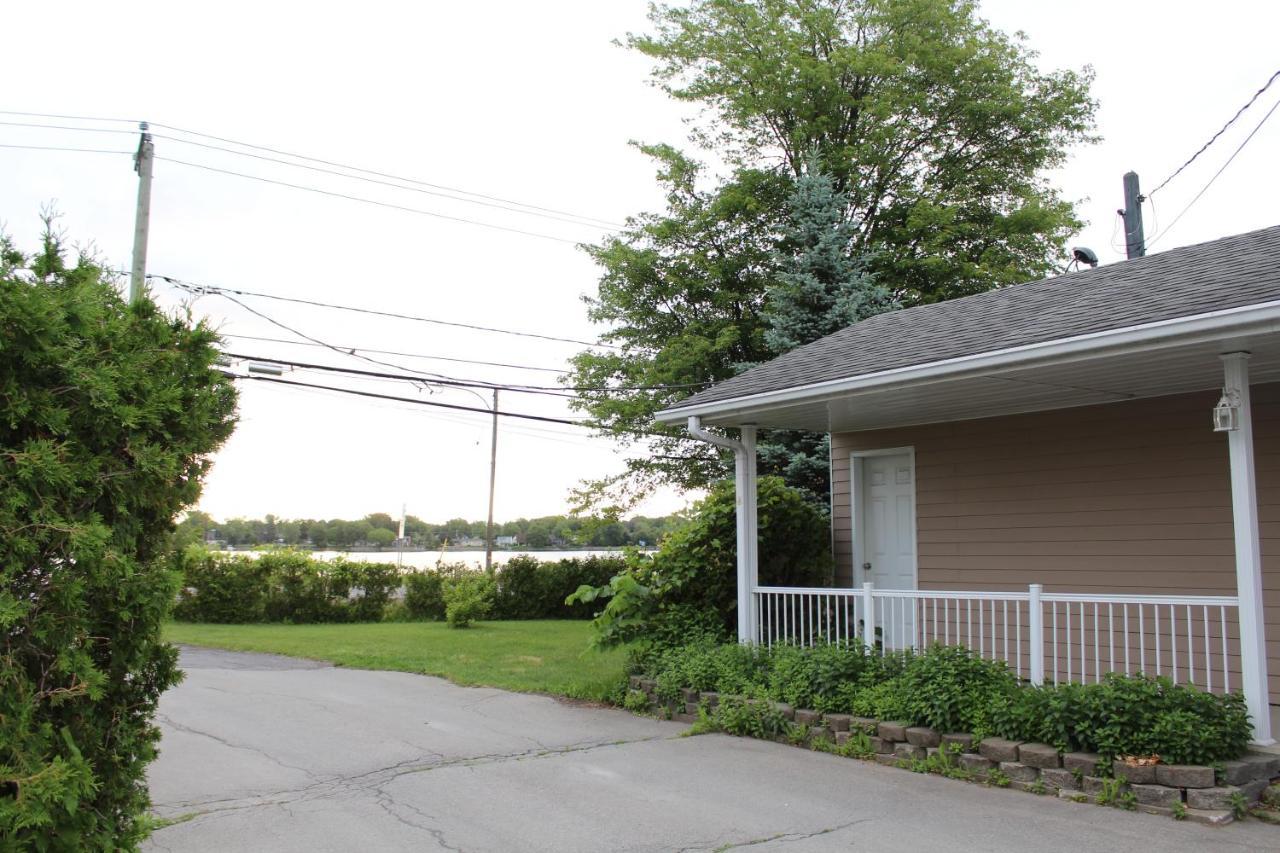 Le Marigot Hotel Vaudreuil-Dorion Exterior photo